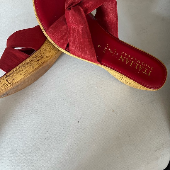 Wedge RED shoes with cork heel by Italian Shoemakers size 9. Worn once. - Picture 4 of 6